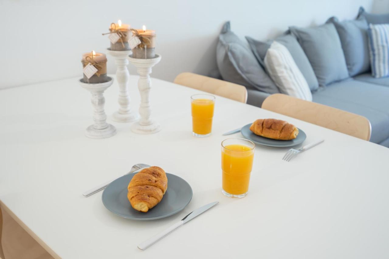 Newly Renovated 2Br Apt! Appartamento Atene Esterno foto