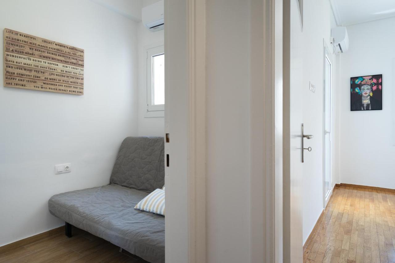 Newly Renovated 2Br Apt! Appartamento Atene Esterno foto