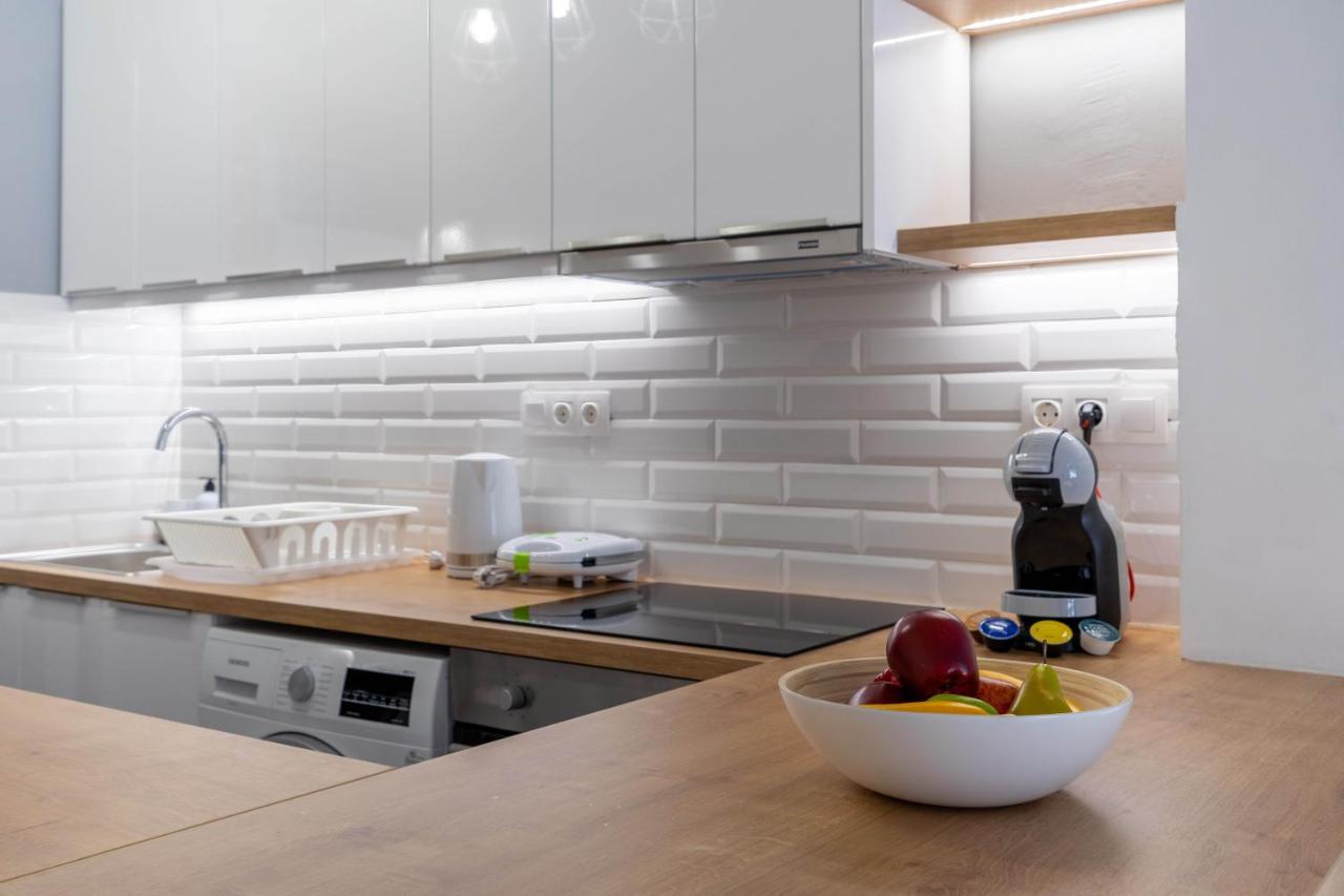 Newly Renovated 2Br Apt! Appartamento Atene Esterno foto