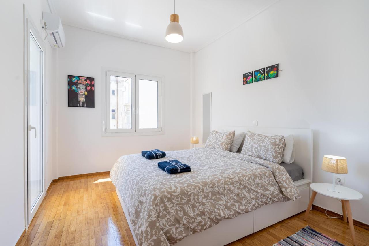Newly Renovated 2Br Apt! Appartamento Atene Esterno foto